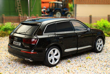 Load image into Gallery viewer, TAY32140025 TAYUMO 1:32 Scale Audi Q7 in Black with lights and sound