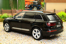 Load image into Gallery viewer, TAY32140025 TAYUMO 1:32 Scale Audi Q7 in Black with lights and sound