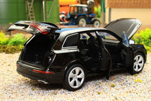 Load image into Gallery viewer, TAY32140025 TAYUMO 1:32 Scale Audi Q7 in Black with lights and sound