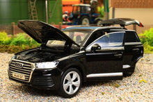 Load image into Gallery viewer, TAY32140025 TAYUMO 1:32 Scale Audi Q7 in Black with lights and sound