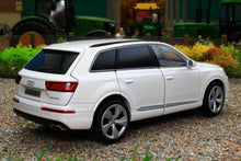 Load image into Gallery viewer, TAY32140026 TAYUMO 1:32 Scale Audi Q7 in White