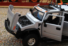 Load image into Gallery viewer, TAY32160011 TAYUMO 1:32 Scale Hummer H2 in Silver with lights and sound