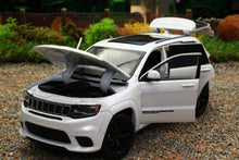 Load image into Gallery viewer, TAY32170011 TAYUMO 1:32 Scale Jeep Grand Cherokee Trackhawk in white with lights and sound