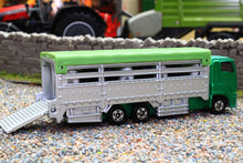 Load image into Gallery viewer, TCAX798323 TOMY Small Scale Lorry Cattle Transporter with Cows