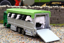 Load image into Gallery viewer, TCAX798323 TOMY Small Scale Lorry Cattle Transporter with Cows