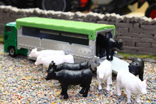 Load image into Gallery viewer, TCAX798323 TOMY Small Scale Lorry Cattle Transporter with Cows