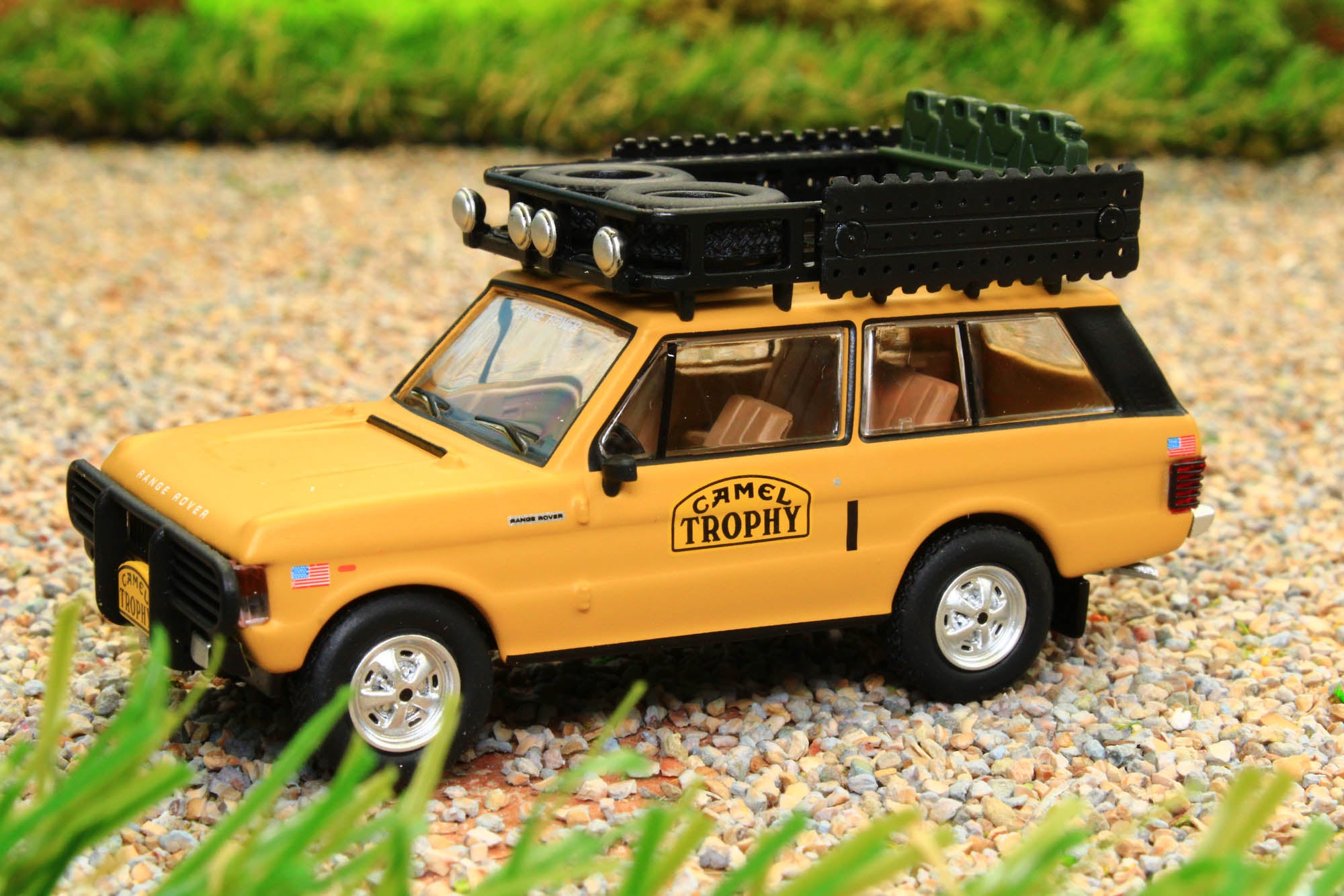 TSMMGT00509L MINIGT 1:64 Scale Range Rover 1982 Camel Trophy Papua New ...