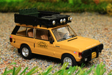 Load image into Gallery viewer, TSMMGT00509L MINIGT 1:64 Scale Range Rover 1982 Camel Trophy Papua New Guinea Team USA