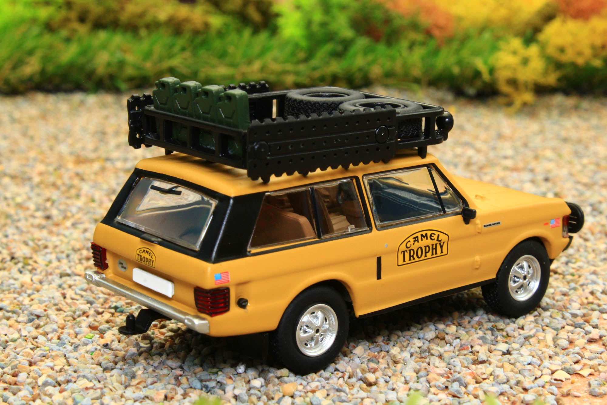 TSMMGT00509L MINIGT 1:64 Scale Range Rover 1982 Camel Trophy Papua New ...