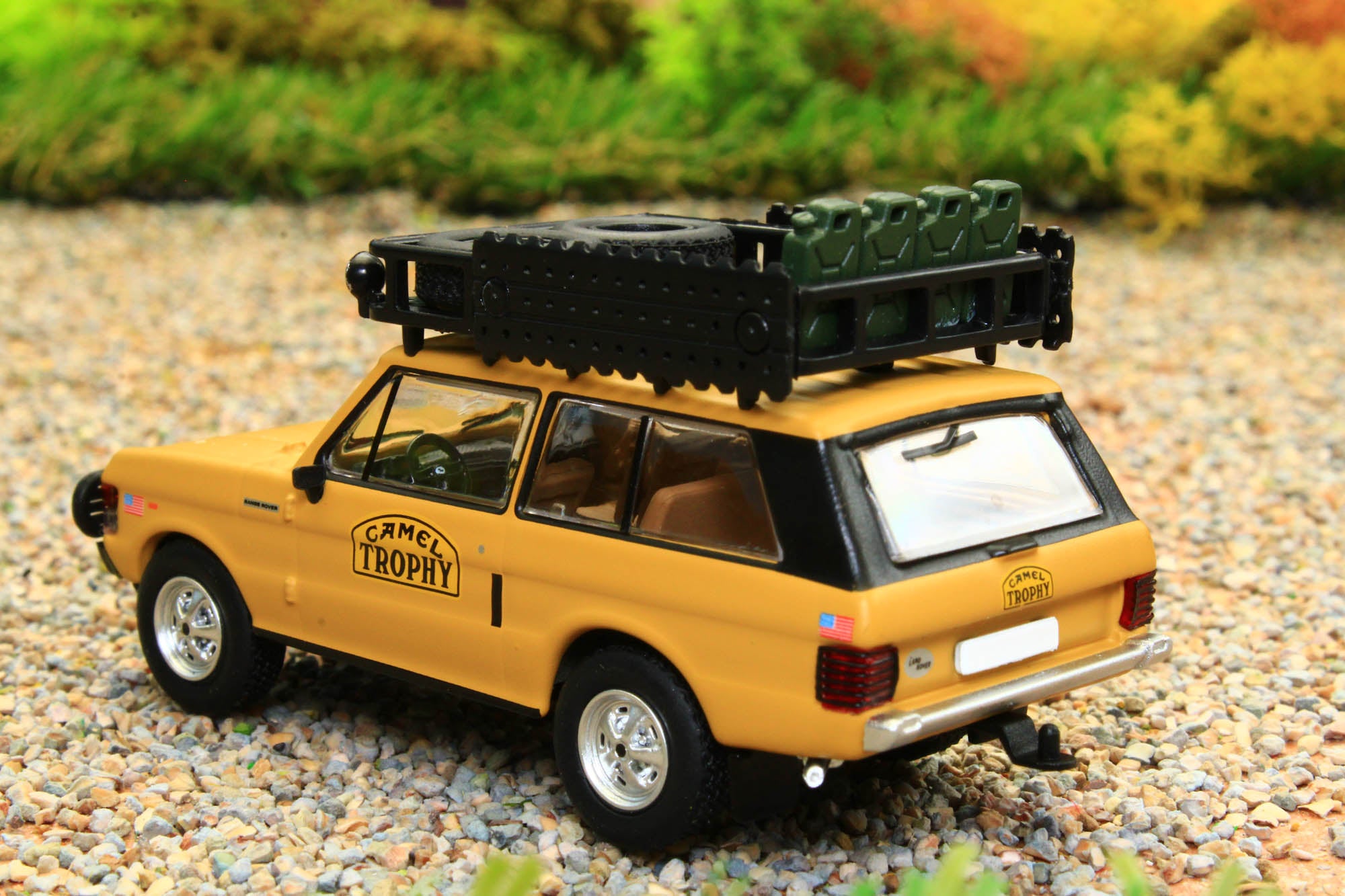 TSMMGT00509L MINIGT 1:64 Scale Range Rover 1982 Camel Trophy Papua New ...