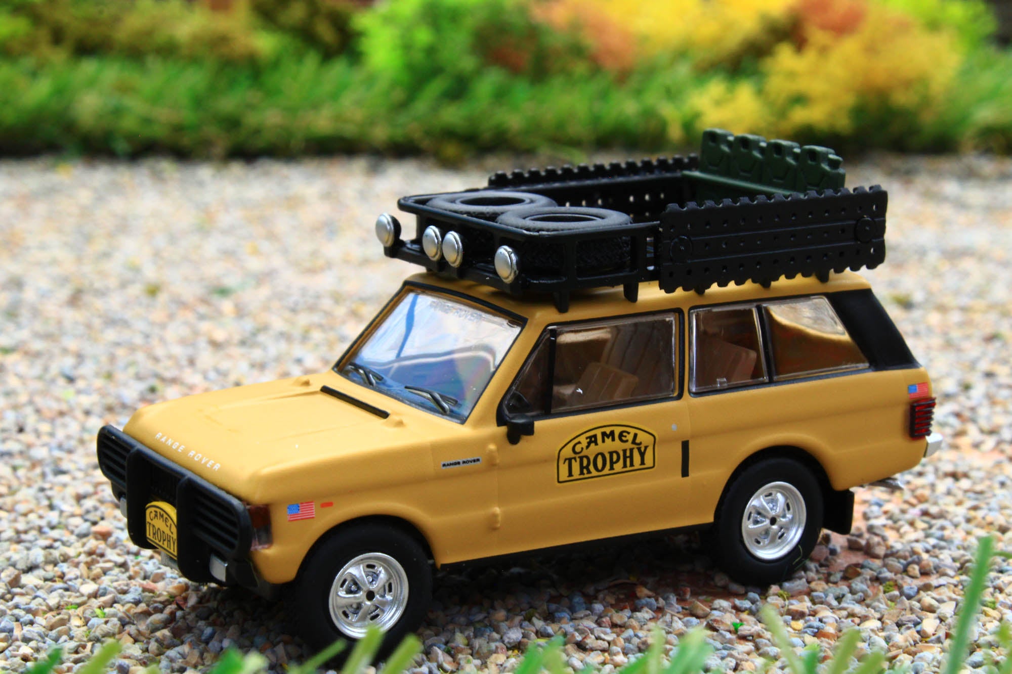 TSMMGT00509L MINIGT 1:64 Scale Range Rover 1982 Camel Trophy Papua New ...
