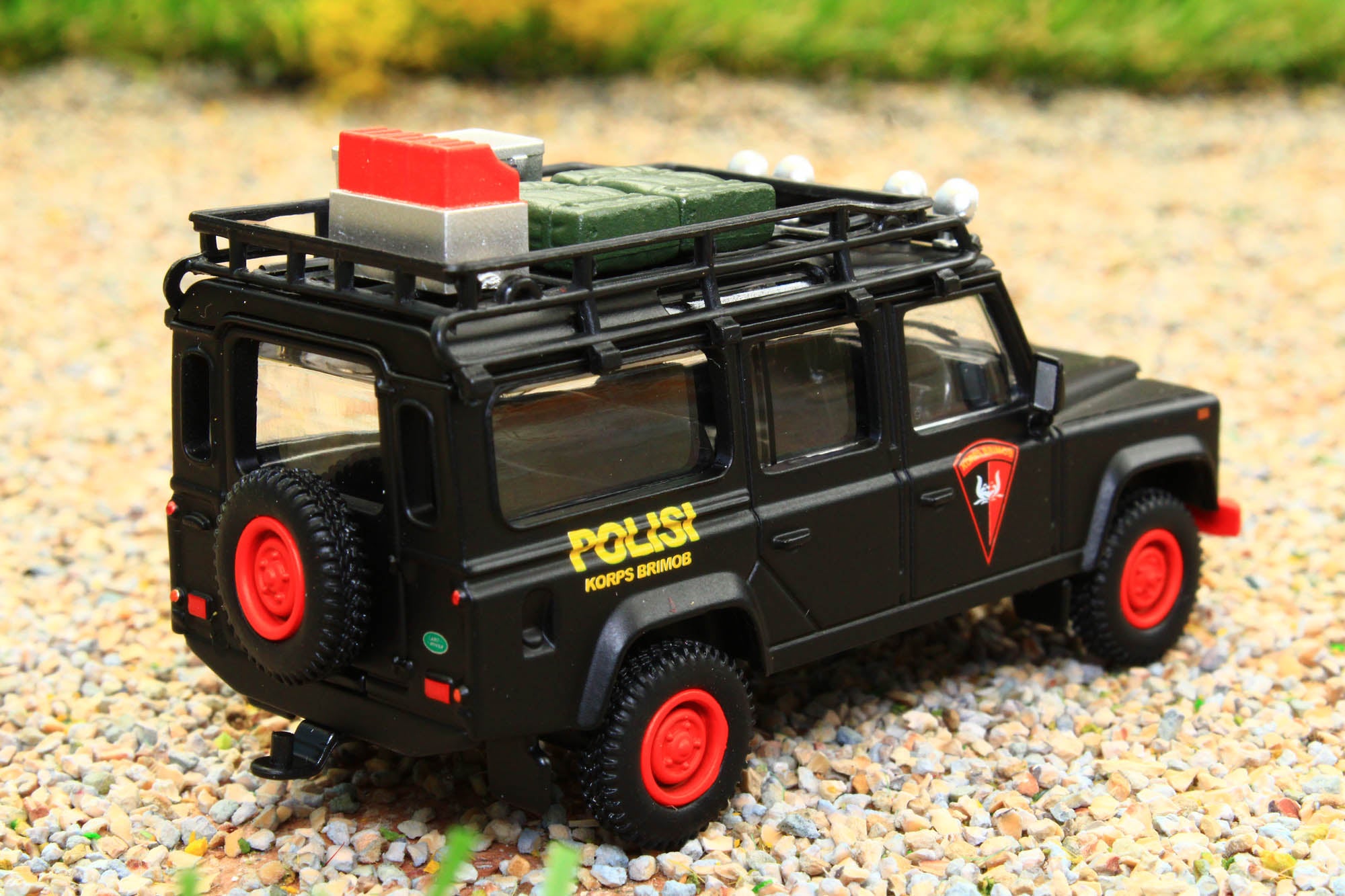 TSMMGT00522R MINIGT 1:64 Scale Land Rover Defender 110 Mobile