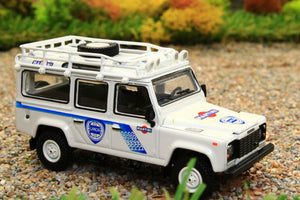 TSMMGT00558L MINIGT 1:64 Scale Land Rover Defender 110 1991 Safari Rally Martini Racing Support Vehicle