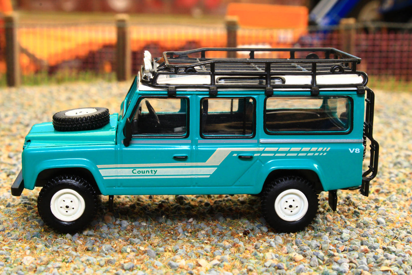 TSMMGT00590R Mini GT 1:64 Scale Land Rover Defender 110 1985 County Station Wagon in Trident Green