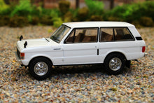 Load image into Gallery viewer, TSMMGT00658R MINIGT 1:64 scale Range Rover Davos White