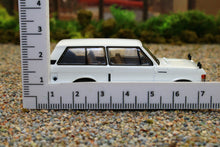 Load image into Gallery viewer, TSMMGT00658R MINIGT 1:64 scale Range Rover Davos White