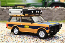 Load image into Gallery viewer, TSMMGT01311 MINI GT 1:64 Scale Range Rover 1981 Camel Trophy Sumatra (N. Sudmann &amp; F. Hofmann)