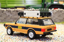 Load image into Gallery viewer, TSMMGT01311 MINI GT 1:64 Scale Range Rover 1981 Camel Trophy Sumatra (N. Sudmann &amp; F. Hofmann)