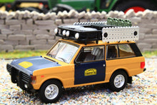 Load image into Gallery viewer, TSMMGT01312 MINIGT 1:64 Scale Range Rover 1981 Camel Trophy Sumatra (H.Fischer &amp; W. Bays)
