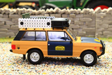 Load image into Gallery viewer, TSMMGT01312 MINIGT 1:64 Scale Range Rover 1981 Camel Trophy Sumatra (H.Fischer &amp; W. Bays)