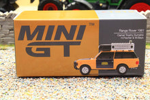 Load image into Gallery viewer, TSMMGT01312 MINIGT 1:64 Scale Range Rover 1981 Camel Trophy Sumatra (H.Fischer &amp; W. Bays)