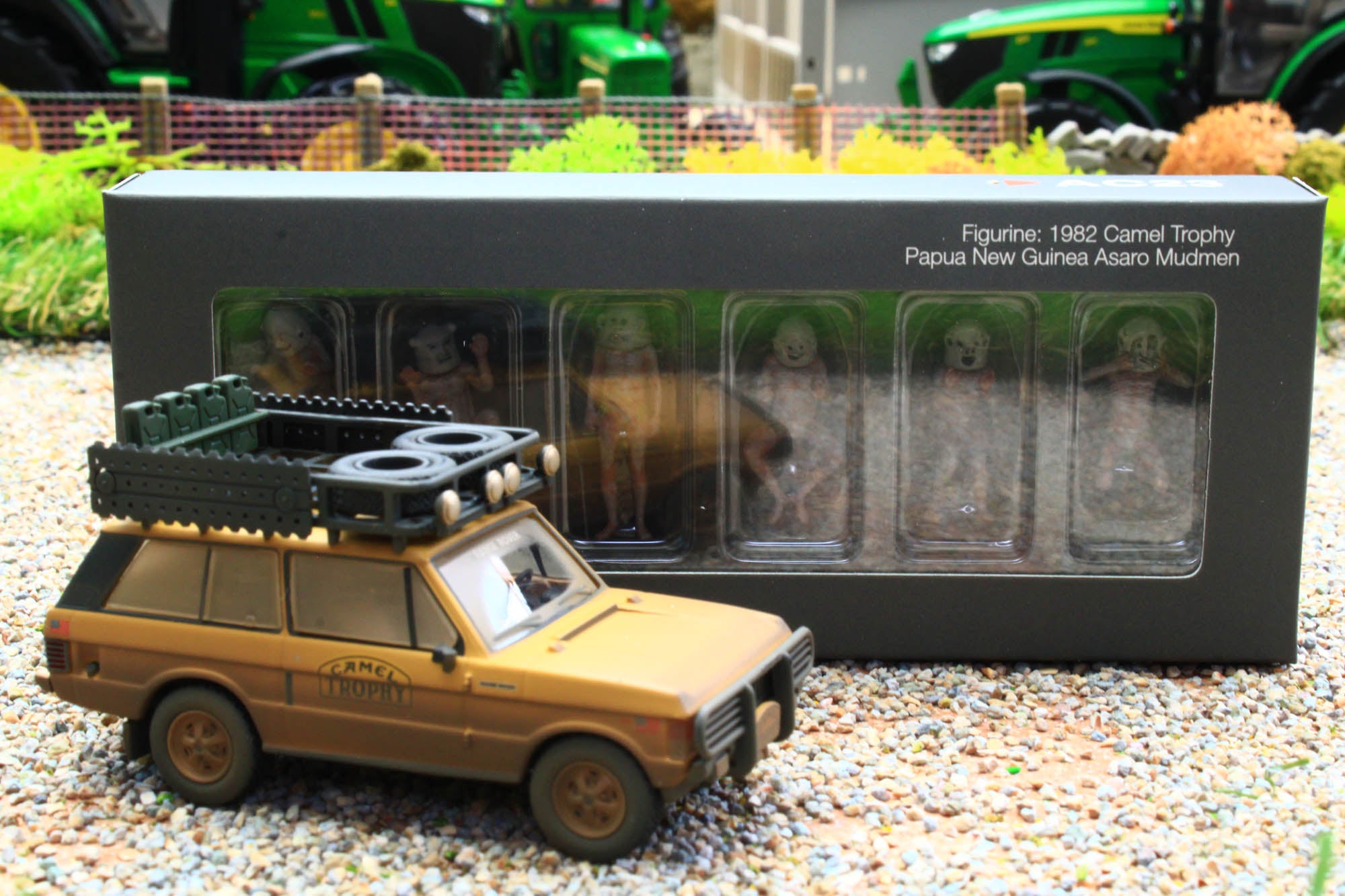Set PapaNewGuinea Mini GT 1:64 Range Rover Camel Trophy - Counting