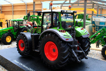 Load image into Gallery viewer, UH5231 Universal Hobbies Fendt 724 Vario 4wd Tractor Nature Green