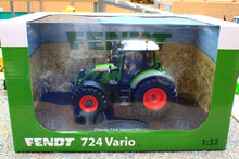 Load image into Gallery viewer, UH5231 Universal Hobbies Fendt 724 Vario 4wd Tractor Nature Green