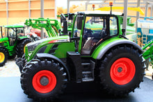 Load image into Gallery viewer, UH5231 Universal Hobbies Fendt 724 Vario 4wd Tractor Nature Green
