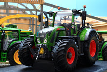 Load image into Gallery viewer, UH5231 Universal Hobbies Fendt 724 Vario 4wd Tractor Nature Green