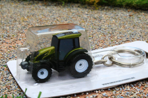 UH5872 Universal Hobbies Valtra G135 Tractor in Metallic Green Keyring