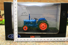 Load image into Gallery viewer, UH6273 Universal Hobbies 1:32 Scale Fordson Super Dexta Tractor 1962