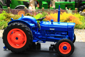 UH6273 Universal Hobbies 1:32 Scale Fordson Super Dexta Tractor 1962