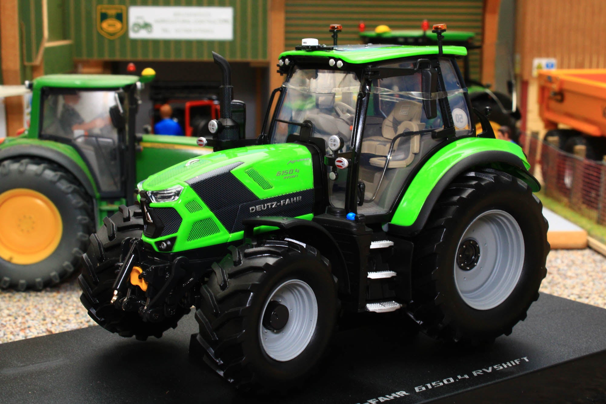 UH6494 Universal Hobbies 1:32 Scale Deutz Fahr 6150.4 RV Shift 4WD