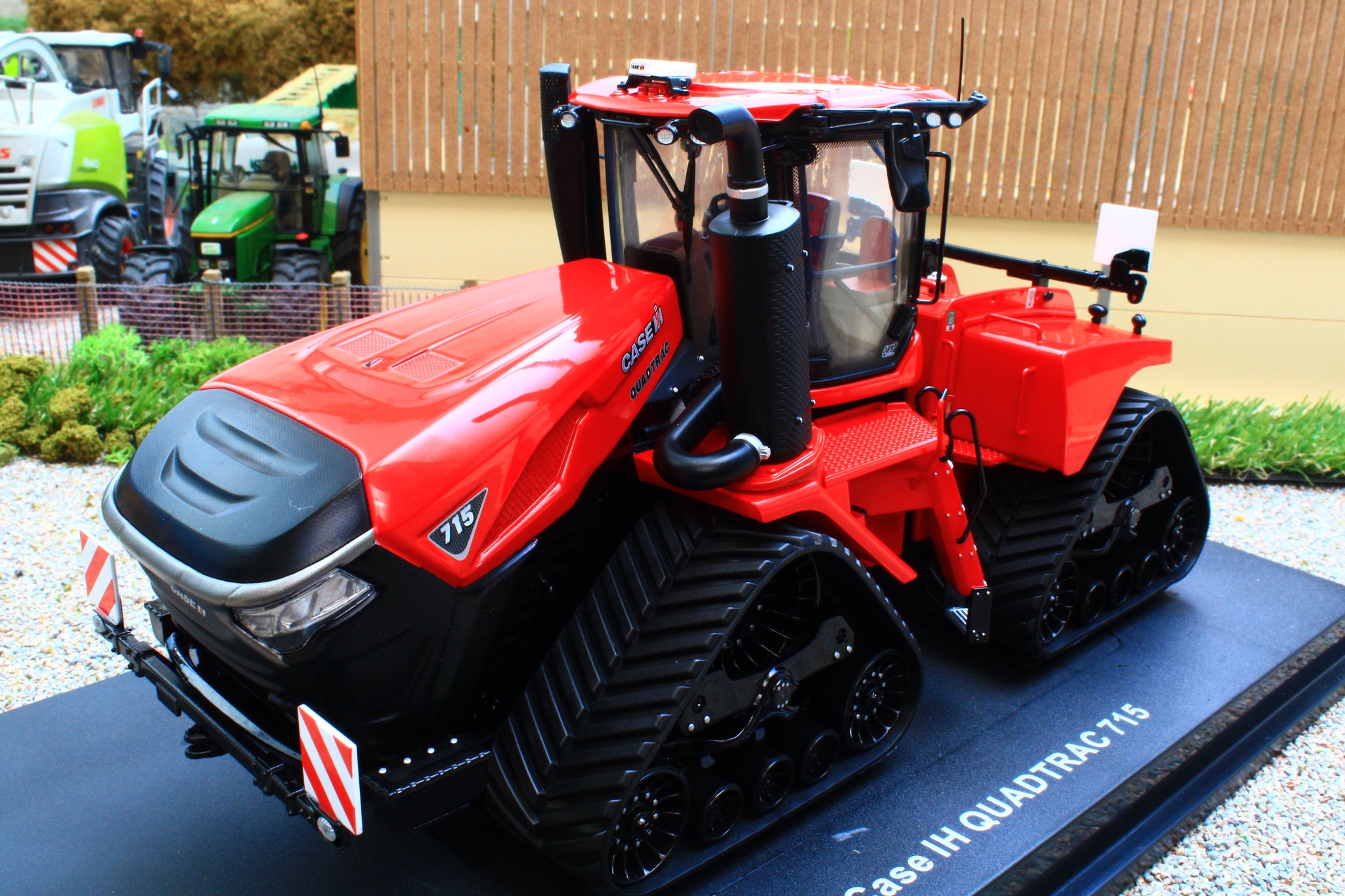 Universal Hobbies Case IH Quadtrac 715 scale 1/32 UH6654 - UNIVERSAL HOBBIES Universal Hobbies Case IH Quadtrac 715 scale 1/32 UH6654 - UNIVERSAL HOBBIES