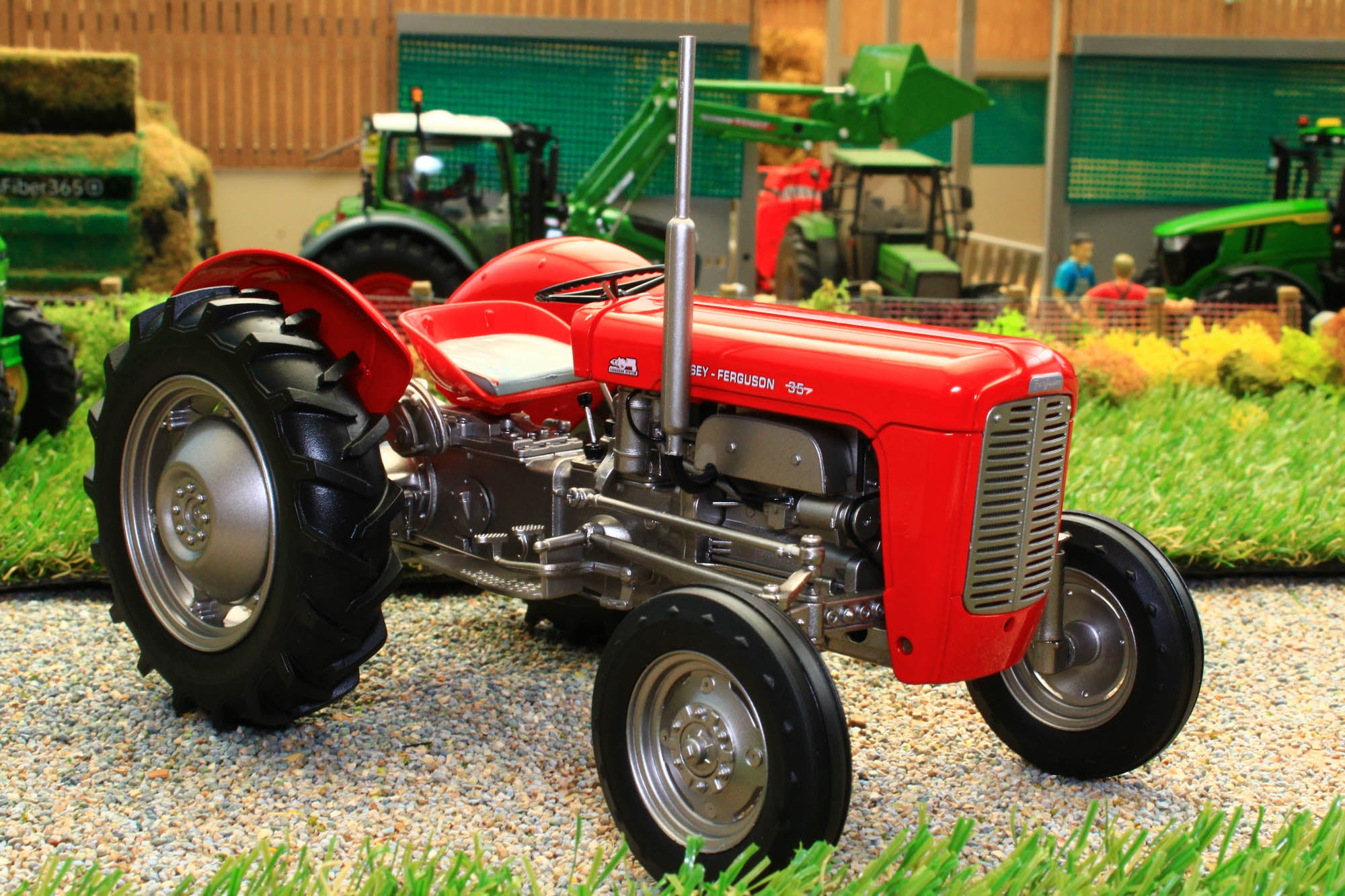 UH6655 Universal Hobbies 1:16th Scale Massey Ferguson 35 Tractor