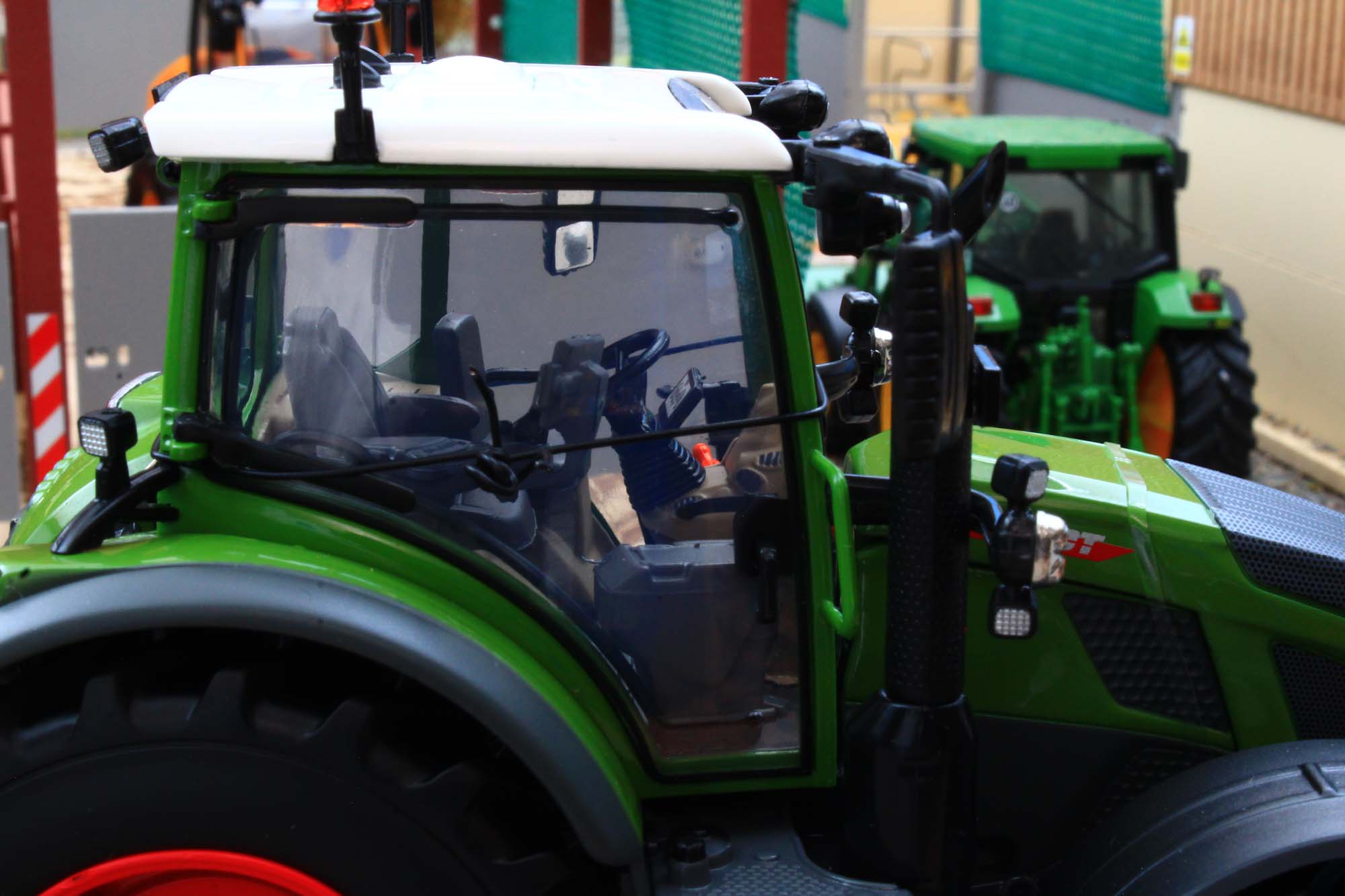 UNIVERSAL HOBBIES - Tracteur FENDT 620 vario - 1/32 - UH6666 UNIVERSAL HOBBIES - Tracteur FENDT 620 vario - 1/32 - UH6666