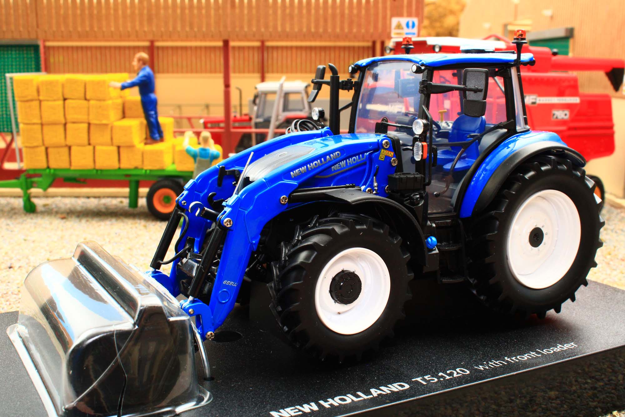 UH6682 Universal Hobbies 1:32 Scale New Holland T5.120 Dual