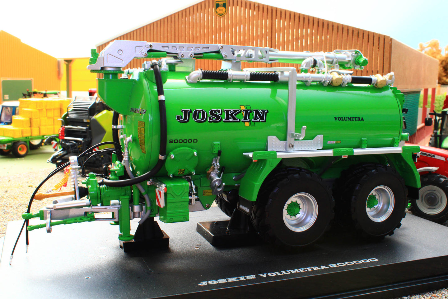 UH6715 Universal Hobbies 1:32 Scale Joskin Volumetra 20000D Slurry Tanker in Limited Edition Green