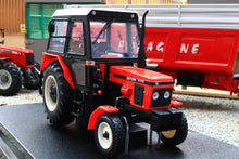 Load image into Gallery viewer, UH6719 Universal Hobbies 1:32 Scale Zetor 7711 2WD Tractor