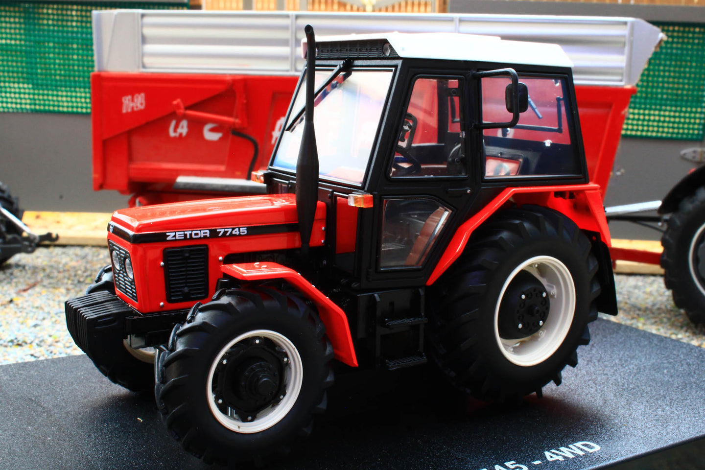 UH6720 Universal Hobbies 1:32 Scale Zetor 7745 4WD Tractor