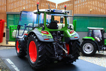 Load image into Gallery viewer, UH6740 Universal Hobbies 1:32 Scale Fendt 516 Vario 4WD Tractor