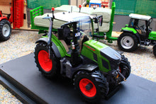 Load image into Gallery viewer, UH6740 Universal Hobbies 1:32 Scale Fendt 516 Vario 4WD Tractor