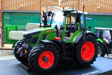 Load image into Gallery viewer, UH6740 Universal Hobbies 1:32 Scale Fendt 516 Vario 4WD Tractor