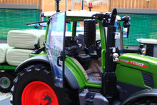 Load image into Gallery viewer, UH6740 Universal Hobbies 1:32 Scale Fendt 516 Vario 4WD Tractor