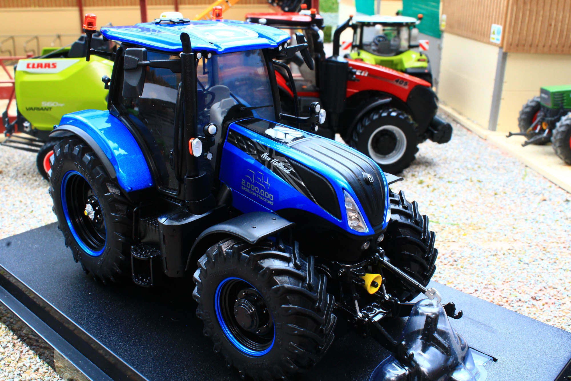 TRACTEUR NEW HOLLAND T7.225 2 millionnième Basildon UH6744 UH 1/32 TRACTEUR NEW HOLLAND T7.225 2 millionnième Basildon UH6744 UH 1/32