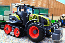 Load image into Gallery viewer, UH6752 Universal Hobbies 1:32 Scale Claas Axion 930 Terra Trac Limited Edition