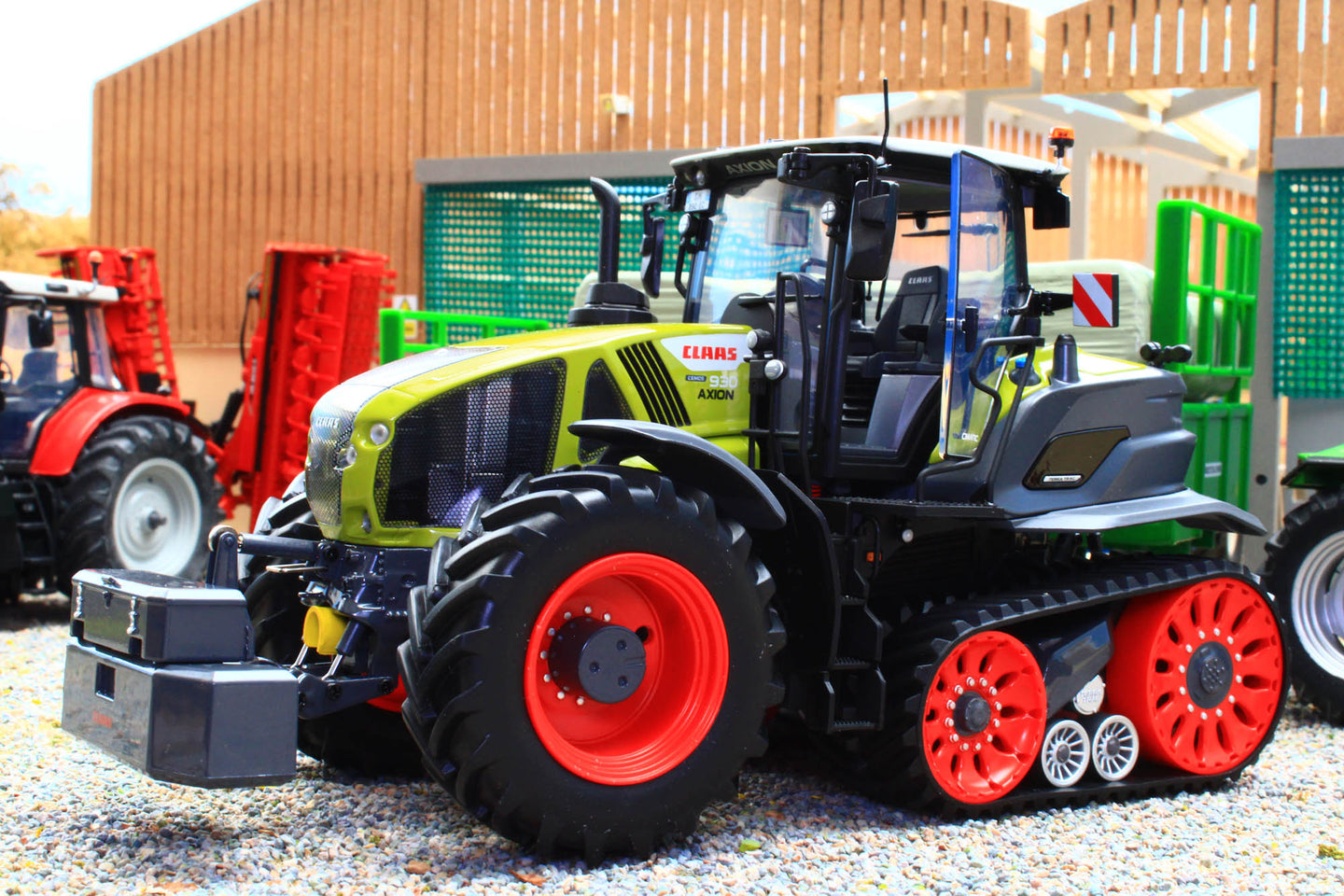 UH6752 Universal Hobbies 1:32 Scale Claas Axion 930 Terra Trac Limited Edition