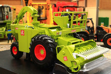 Load image into Gallery viewer, UH6772 Universal Hobbies 1:32 Scale Claas Jaguar 80SF with Pick Up Head LIMITED EDITION