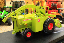Load image into Gallery viewer, UH6772 Universal Hobbies 1:32 Scale Claas Jaguar 80SF with Pick Up Head LIMITED EDITION